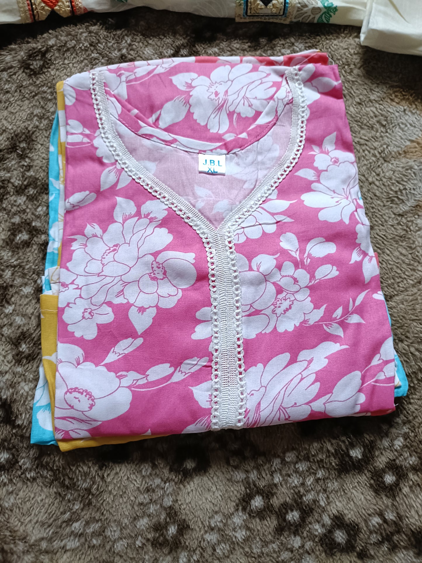 Women’s Floral Printed Short Kurti – Pink & White
