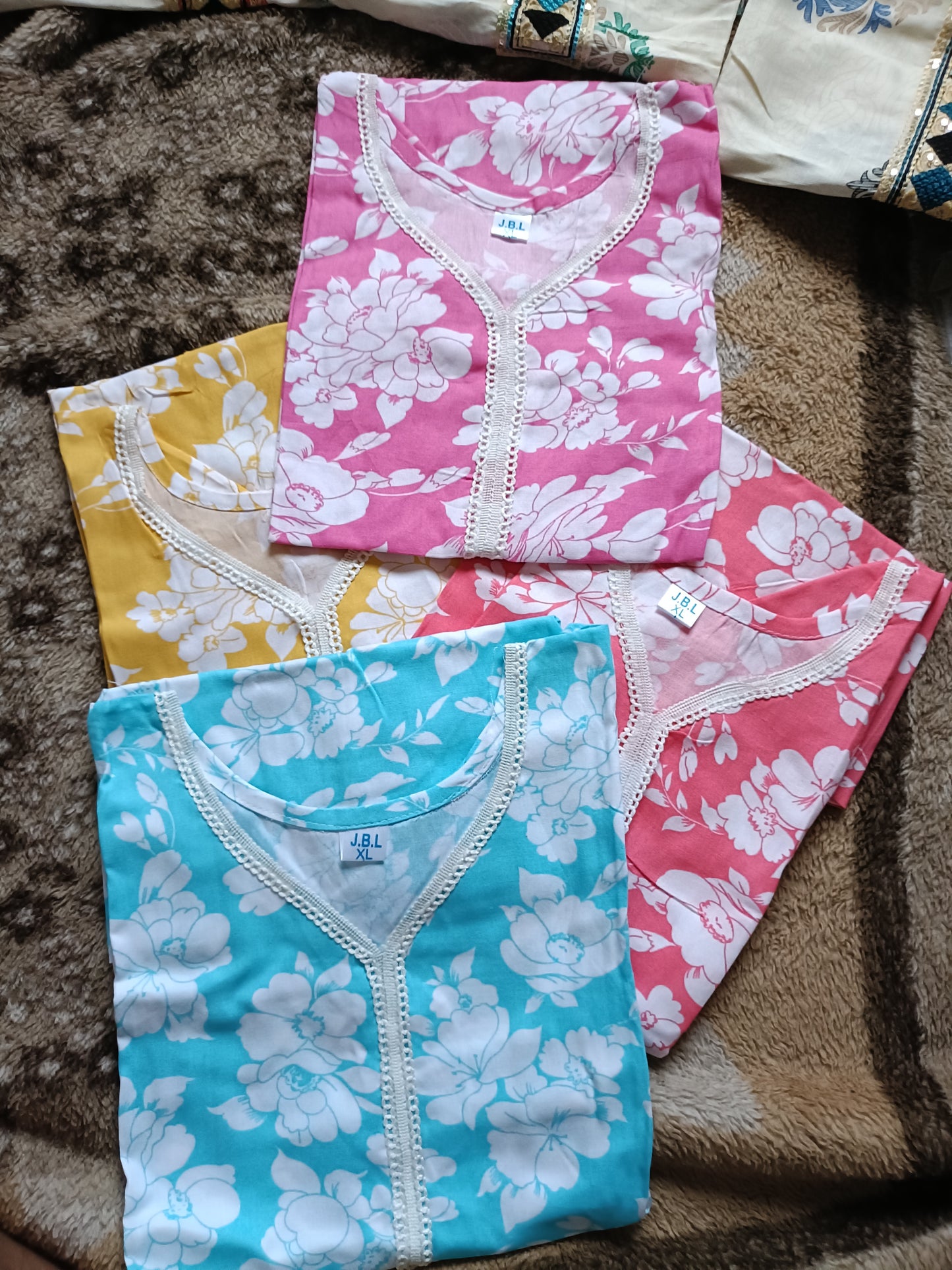 Women’s Floral Printed Short Kurti – Pink & White